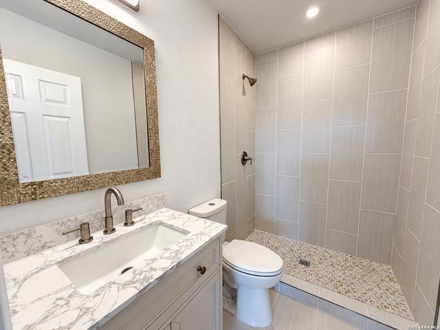 305 W AVIATION BLVD, Universal City, TX 78148