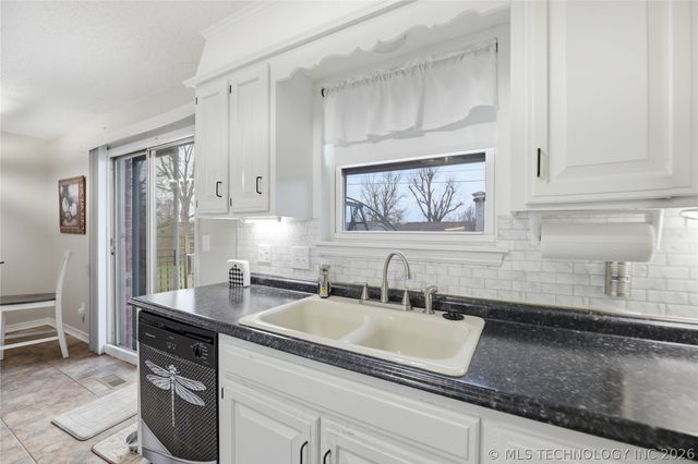 4908 Greenan Drive, Sand Springs, OK 74063