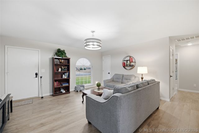 4908 Greenan Drive, Sand Springs, OK 74063