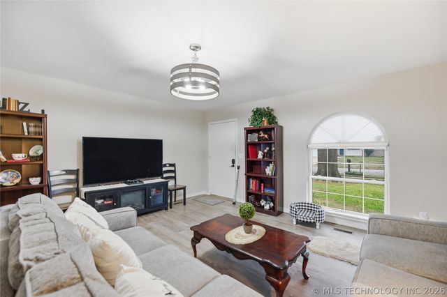 4908 Greenan Drive, Sand Springs, OK 74063