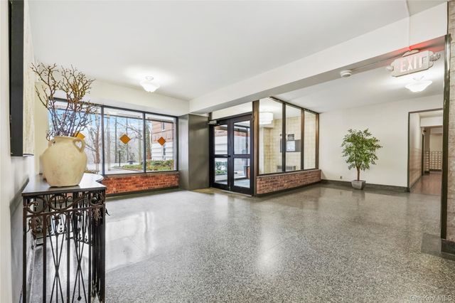 247 Parkview Road 5J, Bronxville, NY 10708