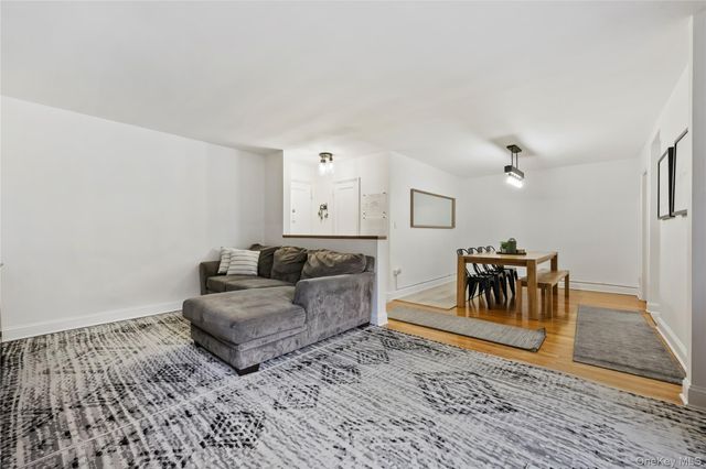 247 Parkview Road 5J, Bronxville, NY 10708