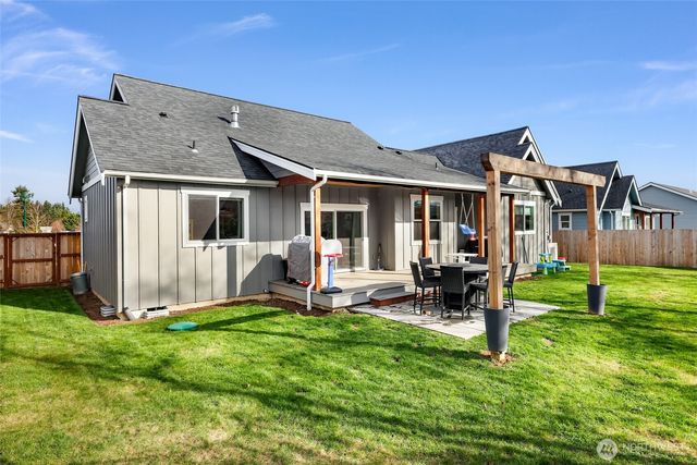 809 Pine Crest Drive, Everson, WA 98247