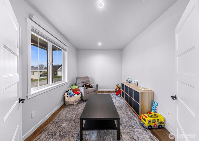 809 Pine Crest Drive, Everson, WA 98247