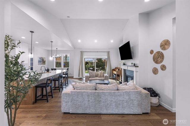 809 Pine Crest Drive, Everson, WA 98247