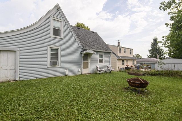 2101 Oaklawn AVENUE, Waukesha, WI 53188