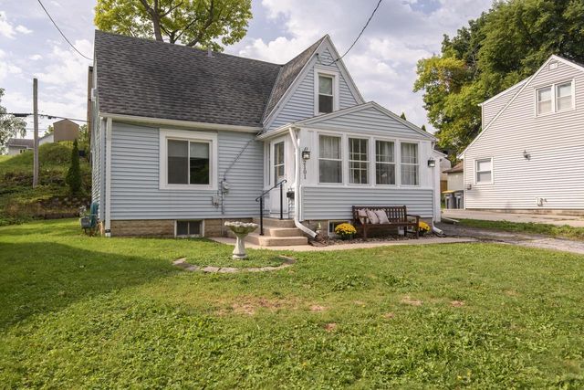 2101 Oaklawn AVENUE, Waukesha, WI 53188