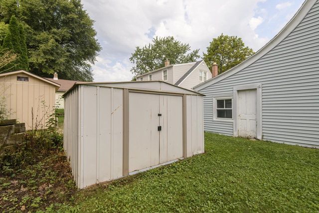2101 Oaklawn AVENUE, Waukesha, WI 53188