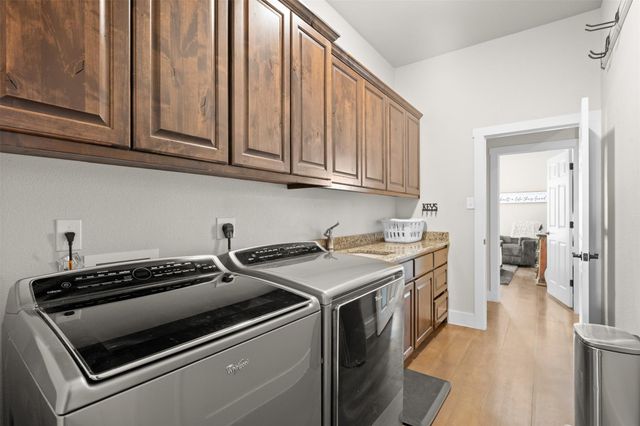 1006 Deer XING, Salado, TX 76571