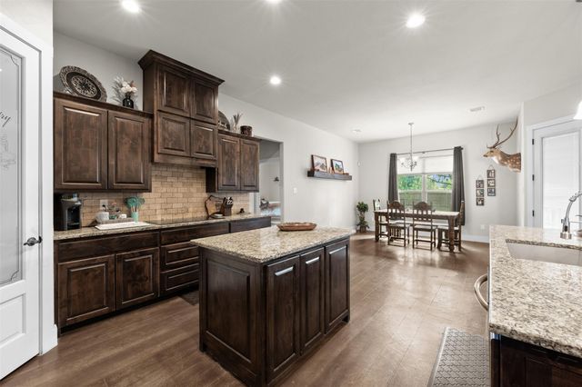 1006 Deer XING, Salado, TX 76571