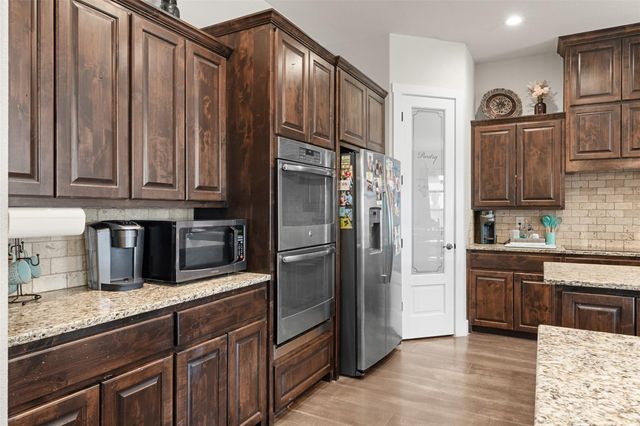 1006 Deer XING, Salado, TX 76571