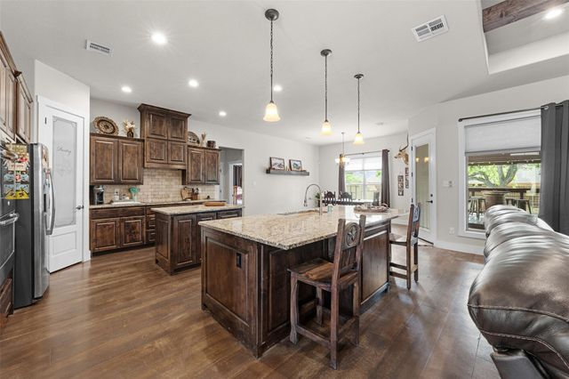 1006 Deer XING, Salado, TX 76571