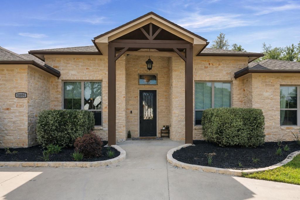 1006 Deer XING, Salado, TX 76571