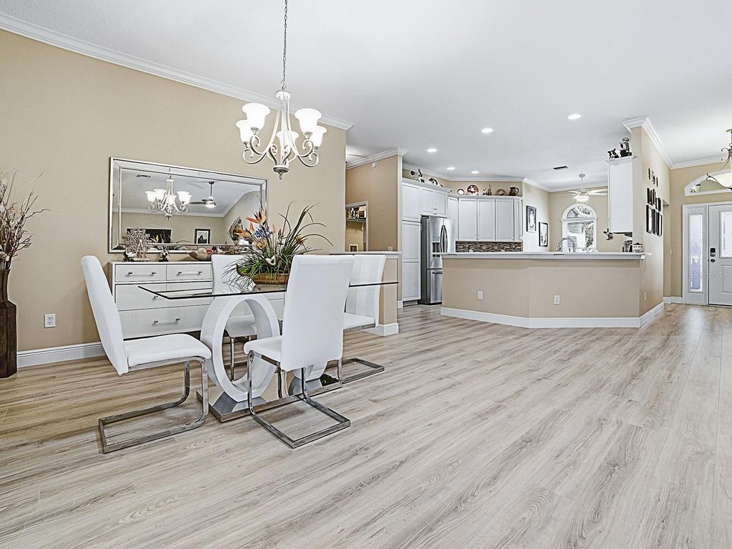 Image 12 of property listing at 17384 SE 72ND DEER RUN AVENUE, The Villages, FL 32162