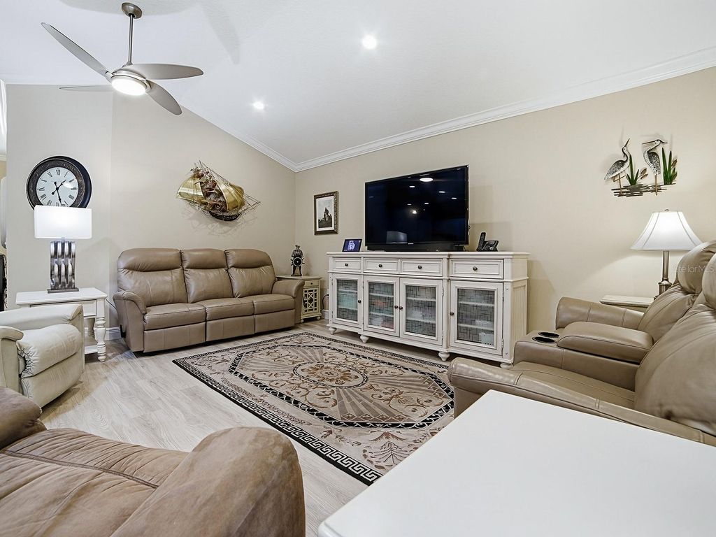 Image 15 of property listing at 17384 SE 72ND DEER RUN AVENUE, The Villages, FL 32162