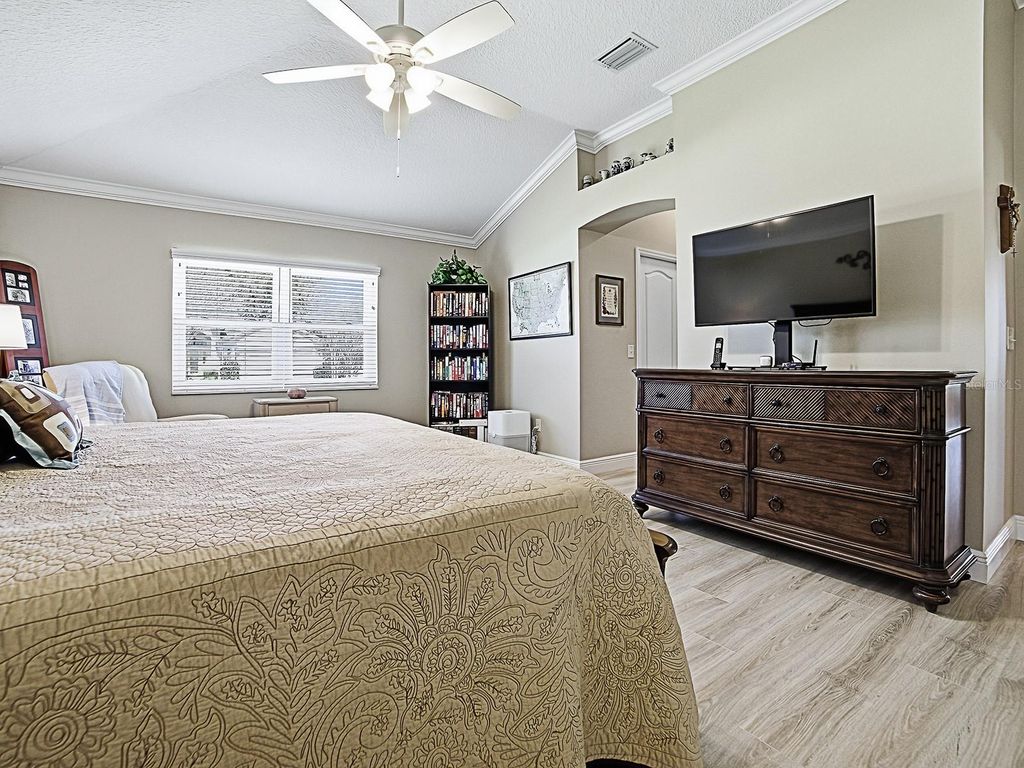 Image 19 of property listing at 17384 SE 72ND DEER RUN AVENUE, The Villages, FL 32162