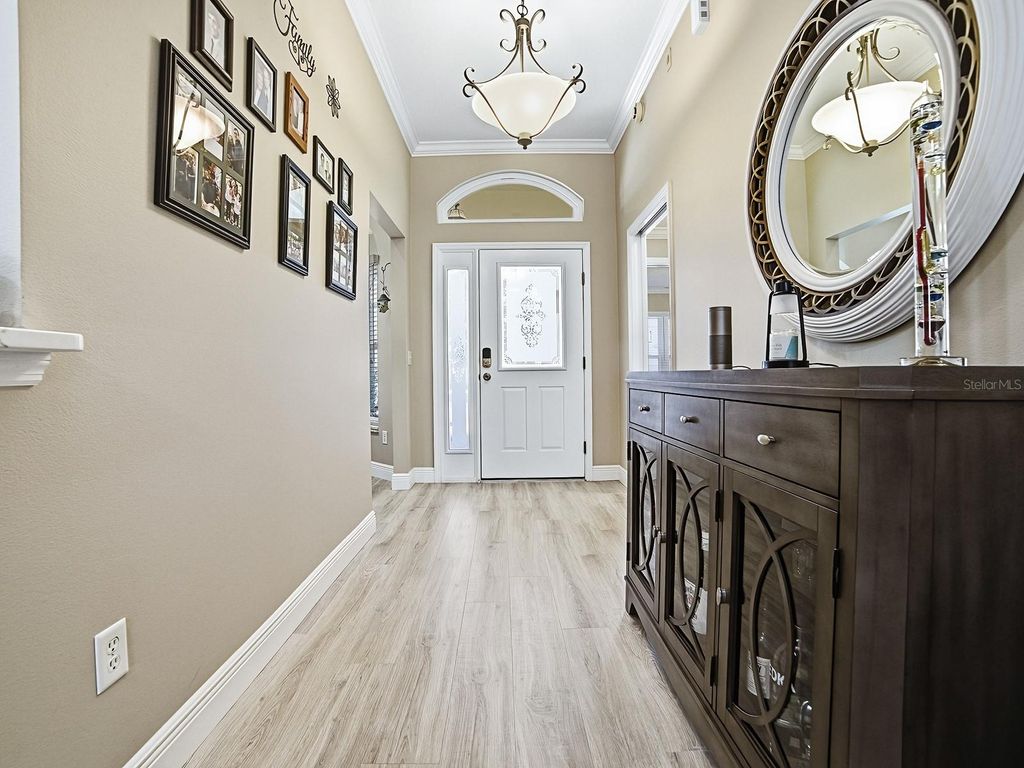 Image 3 of property listing at 17384 SE 72ND DEER RUN AVENUE, The Villages, FL 32162