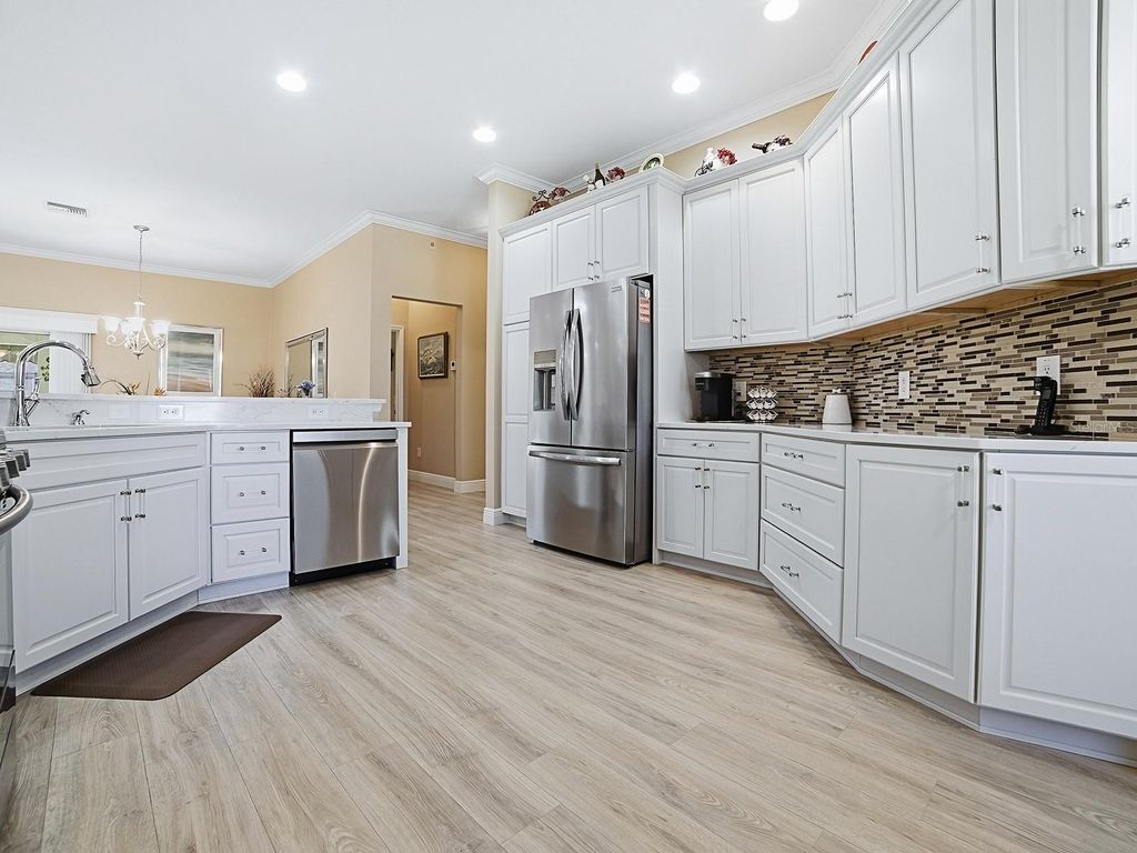 Image 5 of property listing at 17384 SE 72ND DEER RUN AVENUE, The Villages, FL 32162