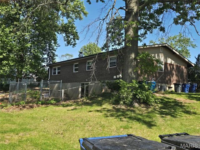 4303 Caracalla Drive, Florissant, MO 63033