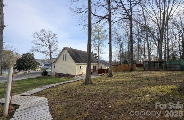 805 Edgewater Drive, Belmont, NC 28012