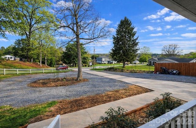 805 Edgewater Drive, Belmont, NC 28012