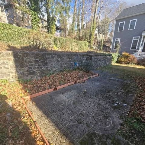 37 Charles St 37, Watertown, MA 02472