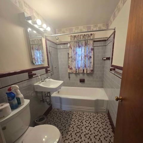 37 Charles St 37, Watertown, MA 02472