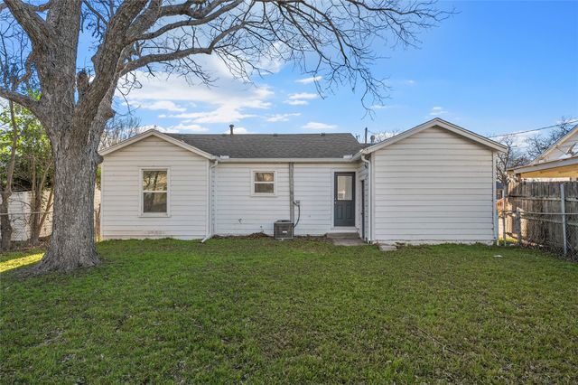 1011 Maxfield Street, Bellmead, TX 76705