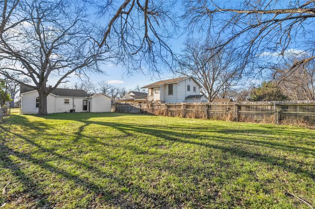 1011 Maxfield Street, Bellmead, TX 76705