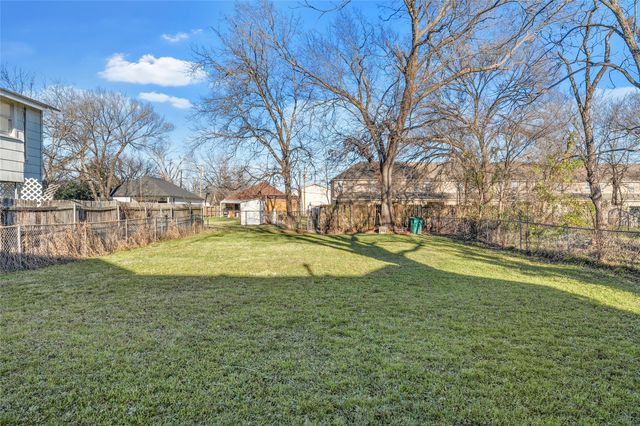 1011 Maxfield Street, Bellmead, TX 76705