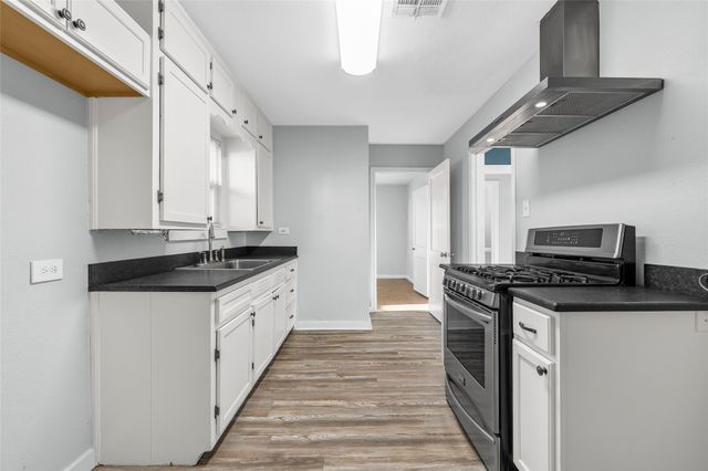 1011 Maxfield Street, Bellmead, TX 76705