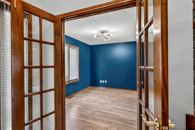 3860 S Parklane Avenue, Springfield, MO 65807