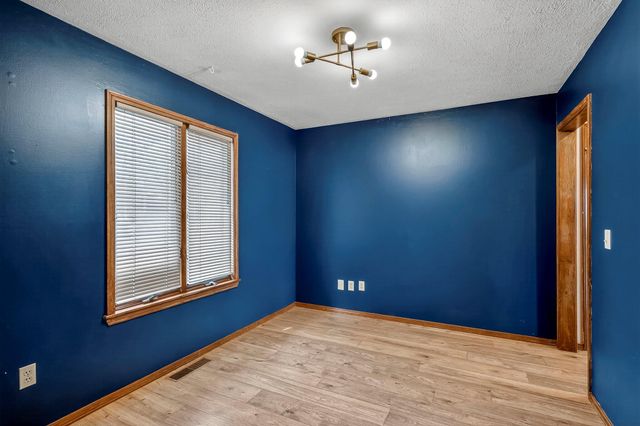 3860 S Parklane Avenue, Springfield, MO 65807