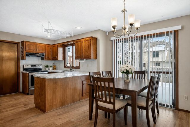 3860 S Parklane Avenue, Springfield, MO 65807