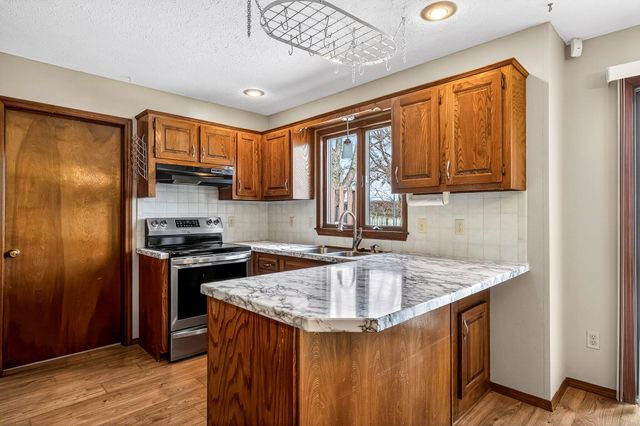 3860 S Parklane Avenue, Springfield, MO 65807