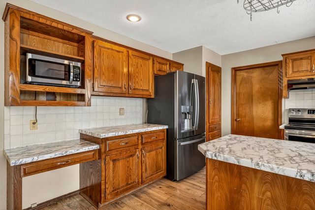 3860 S Parklane Avenue, Springfield, MO 65807