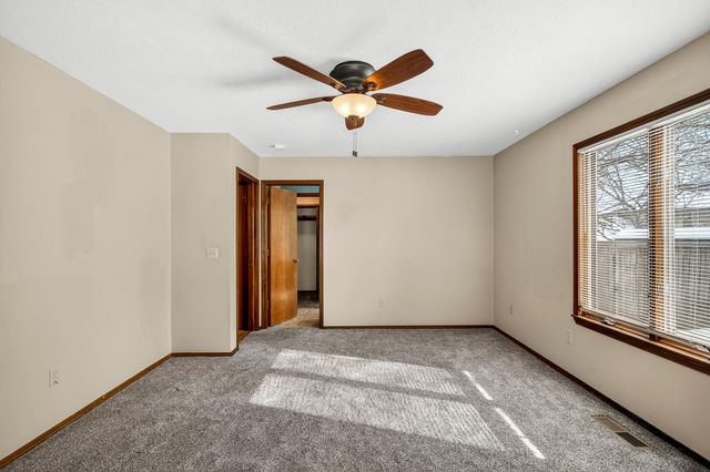 3860 S Parklane Avenue, Springfield, MO 65807