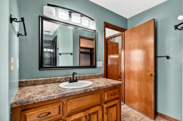 3860 S Parklane Avenue, Springfield, MO 65807