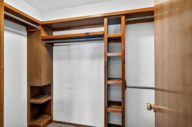 3860 S Parklane Avenue, Springfield, MO 65807