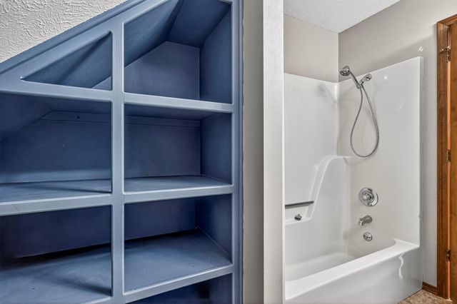 3860 S Parklane Avenue, Springfield, MO 65807