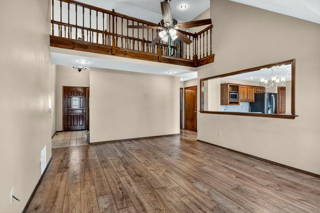 3860 S Parklane Avenue, Springfield, MO 65807