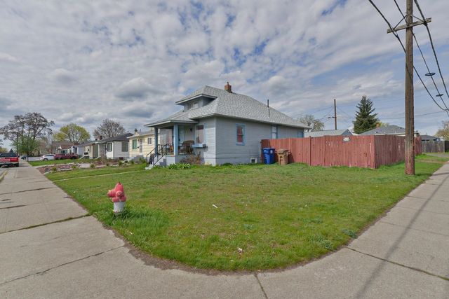 1329 E Gordon Ave, Spokane, WA 99207