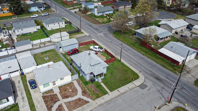 1329 E Gordon Ave, Spokane, WA 99207