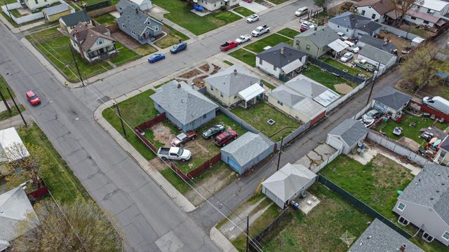 1329 E Gordon Ave, Spokane, WA 99207