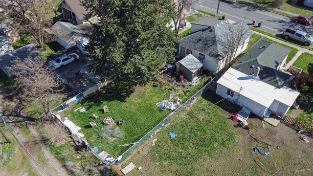 1329 E Gordon Ave, Spokane, WA 99207