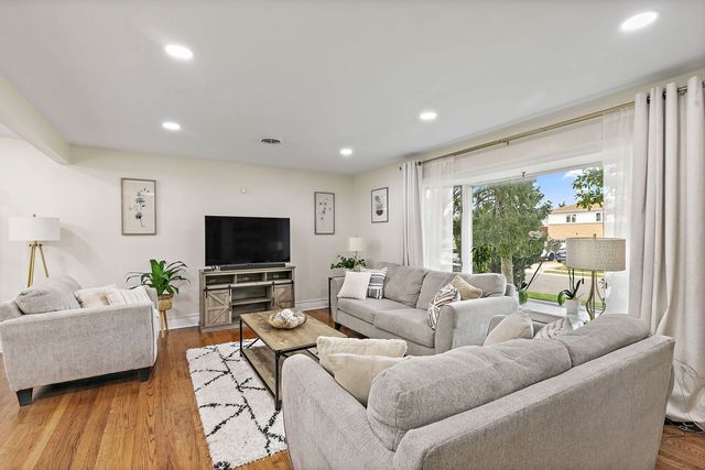 1202 Elsie Drive, Melrose Park, IL 60160