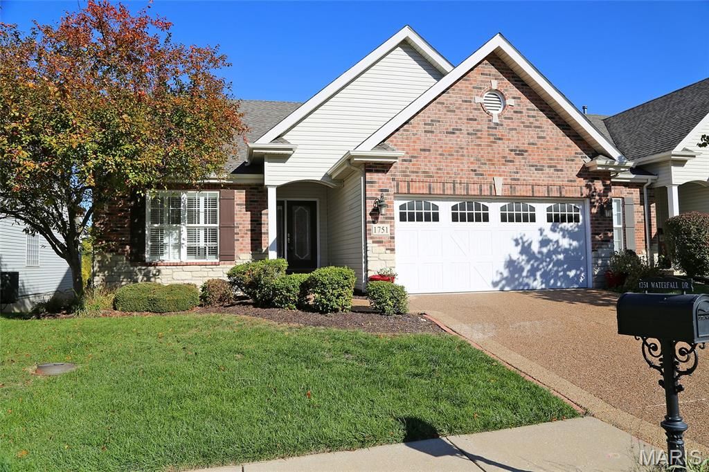 1751 Waterfall Drive, St Charles, MO 63303
