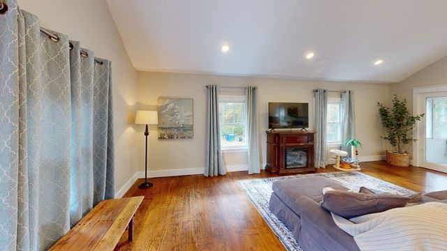 51 Warren Rd, Brimfield, MA 01010