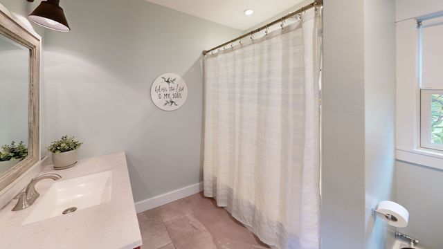 51 Warren Rd, Brimfield, MA 01010
