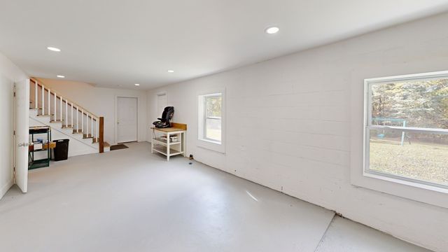 51 Warren Rd, Brimfield, MA 01010